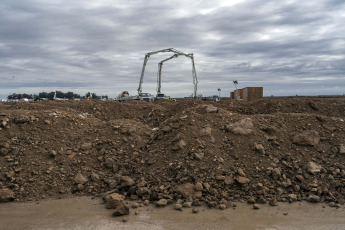 Salliqueló, Argentina.- En las fotos tomadas el 9 de julio del 2023, muestra el gasoducto Néstor Kirchner, tras ocho meses de la construcción del gasoducto, fundamental para aprovechar el gas de Vaca Muerta. El tramo que se presentó llega hasta Saliqueló, provincia de Buenos Aires, permitiría sustituir importaciones de combustible alternativo (fuel oil y gasoil) importados para la generación termoeléctrica, fuente de drenaje de divisas desde hace años.