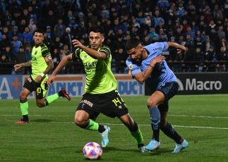 Córdoba, Argentina.- In the photos taken on July 6, 2023, during the match between Belgrano and Barracas Central at the Julio César Villagra stadium in a match corresponding to date 23 of the Professional League. Belgrano defeated Barracas Central 2-0 with goals from Brian Calderara at the start of the game and from former Talleres Francisco Álvarez in the second half.