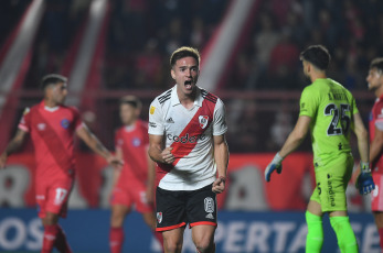 Buenos Aires, Argentina.- In the photos taken on August 20, 2023, during the match between Argentinos Juniors and River Plate for the first date of the Professional League Cup. Argentinos Juniors defeated the last Argentine football champion 3-2. Marco Di Cesare's decisive goals and a brace from Luciano Gondou ensured the victory for the locals in this confrontation.