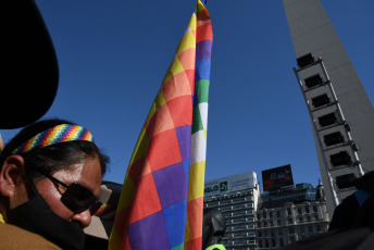 Buenos Aires, Argentina.- En las fotos tomadas el 1 de julio del 2023, pueblos indígenas integrantes del "Tercer Malón de la Paz" llegaron a la ciudad de Buenos Aires tras una semana de caravana desde Jujuy en defensa de sus territorios y sus recursos naturales y contra la reforma constitucional aprobada por impulso del gobernador y precandidato a vicepresidente Gerardo Morales.