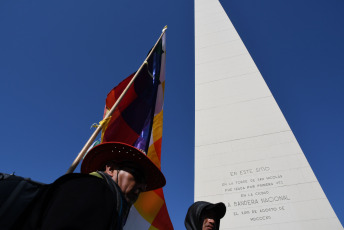 Buenos Aires, Argentina.- En las fotos tomadas el 1 de julio del 2023, pueblos indígenas integrantes del "Tercer Malón de la Paz" llegaron a la ciudad de Buenos Aires tras una semana de caravana desde Jujuy en defensa de sus territorios y sus recursos naturales y contra la reforma constitucional aprobada por impulso del gobernador y precandidato a vicepresidente Gerardo Morales.