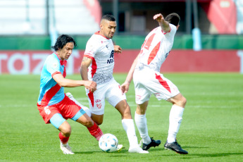 Sarandí, Argentina.- In the photos taken on August 20, 2023, during the match between Arsenal de Sarandí and Instituto de Córdoba in a match valid for the first date of Zone A of the League Cup at the Julio Humberto Stadium Grondona. Instituto beat Arsenal 1-0 as a visitor. The goal was scored by Adrián Martínez, at 21 minutes. On the next date, Arsenal will face Argentinos Juniors, while Instituto will have Atlético Tucumán as a rival.