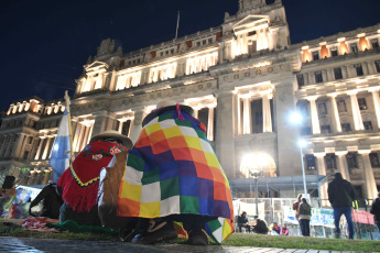 Buenos Aires, Argentina.- En las fotos tomadas el 22 de agosto del 2023, el tercer Malón de la Paz continúa con el acampe en Buenos Aires en contra de la Reforma constitucional de Gerardo Morales. El acampe que llevan a cabo desde hace 22 días frente a Tribunales, además reclama la falta de respuestas por parte de la Corte Suprema y el Gobierno nacional.