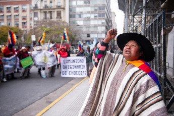 Buenos Aires, Argentina.- In the photos taken on August 4, 2023, after rejection by the Supreme Court, the Third Malón de la Paz protests in front of Plaza de Mayo. Members of Argentine indigenous peoples assured that they will continue a vigil that began on Tuesday in front of the capital's Palace of Courts to denounce the violence and irregularities of the government of the province of Jujuy.