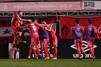 Buenos Aires, Argentina.- In the photos taken on August 20, 2023, during the match between Argentinos Juniors and River Plate for the first date of the Professional League Cup. Argentinos Juniors defeated the last Argentine football champion 3-2. Marco Di Cesare's decisive goals and a brace from Luciano Gondou ensured the victory for the locals in this confrontation.