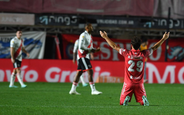 Buenos Aires, Argentina.- In the photos taken on August 20, 2023, during the match between Argentinos Juniors and River Plate for the first date of the Professional League Cup. Argentinos Juniors defeated the last Argentine football champion 3-2. Marco Di Cesare's decisive goals and a brace from Luciano Gondou ensured the victory for the locals in this confrontation.