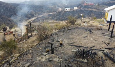 San Luis, Argentina.- En las fotos tomadas el 24 de agosto del 2023, muestra las zonas afectadas tras los incendios forestales que quemaron varias áreas de la provincia de San Luis. Las lluvias trajeron alivio y no se detectan focos de incendios activos en San Luis. Según informó el Ministerio de Seguridad, el cambio de las condiciones climáticas como el descenso de las temperaturas, la ausencia de viento y las leves precipitaciones en la parte de la Sierra Grande de San Luis favorecieron el trabajo de Bomberos y Brigadistas en toda la zona.