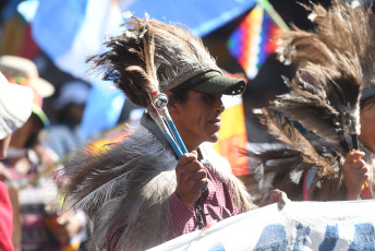 Buenos Aires, Argentina.- En las fotos tomadas el 1 de julio del 2023, pueblos indígenas integrantes del "Tercer Malón de la Paz" llegaron a la ciudad de Buenos Aires tras una semana de caravana desde Jujuy en defensa de sus territorios y sus recursos naturales y contra la reforma constitucional aprobada por impulso del gobernador y precandidato a vicepresidente Gerardo Morales.