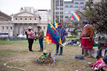 Buenos Aires, Argentina.- In the photos taken on August 4, 2023, after rejection by the Supreme Court, the Third Malón de la Paz protests in front of Plaza de Mayo. Members of Argentine indigenous peoples assured that they will continue a vigil that began on Tuesday in front of the capital's Palace of Courts to denounce the violence and irregularities of the government of the province of Jujuy.