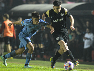 Santa Fe, Argentina.- En las fotos tomadas el 30 de agosto del 2023, durante el partido entre San Lorenzo y Belgrano de Córdoba en el estadio Brigadier Estanislao López por la Copa Argentina. San Lorenzo le ganó 1-0 a Belgrano de Córdoba y así sacó pasaje a los cuartos de final de la Copa Argentina. El Ciclón enfrentará en la ronda de los ocho mejores del certamen a San Martín de San Juan, que eliminó a Argentinos Juniors al ganarle por el mismo marcador.