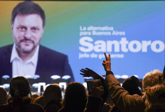 Buenos Aires, Argentina.- En las fotos tomadas el 8 de agosto del 2023, el ministro de Economía Sergio Massa, acompañó al precandidato a la Jefatura de Gobierno de la ciudad de Buenos Aires, Leandro Santoro, en su acto de cierre de campaña en el teatro Gran Rex. A cuatro días de las PASO, Leandro Santoro, candidato por la Unión por la Patria, cerró su campaña. En un discurso, aseguró que dentro de su espacio "no peleamos solo contra un partido político, sino contra un bloque de poder y contra un sistema que hace 16 años está articulado para usar el Estado en beneficio propio".