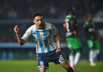 Buenos Aires, Argentina.- En las fotos tomadas el 10 de agosto del 2023, durante el partido entre Racing Club y Atlético Nacional en el estadio Presidente Perón por la vuelta de los octavos de final de la Copa Libertadores de América. El argentino Racing se clasificó a los cuartos de final de la Copa Libertadores 2023 al golear por 3-0 (parcial 1-0) al colombiano Atlético Nacional.