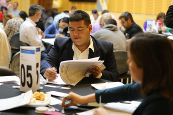 Buenos Aires, Argentina.- En las fotos tomadas el 17 de agosto del 2023, autoridades realizan el escrutinio definitivo de las primarias a cargo de la Justicia electoral. El escrutinio definitivo de las primarias abiertas, simultáneas y obligatorias (PASO) que se desarrollaron el domingo en todo el país a cargo de los juzgados con competencia electoral de cada distrito, es el que tendrá validez legal y una vez culminado, la Justicia oficializará a los candidatos que competirán en las elecciones generales de octubre próximo.