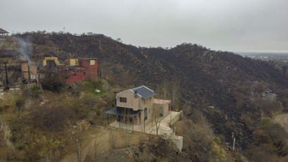 San Luis, Argentina.- En las fotos tomadas el 24 de agosto del 2023, muestra las zonas afectadas tras los incendios forestales que quemaron varias áreas de la provincia de San Luis. Las lluvias trajeron alivio y no se detectan focos de incendios activos en San Luis. Según informó el Ministerio de Seguridad, el cambio de las condiciones climáticas como el descenso de las temperaturas, la ausencia de viento y las leves precipitaciones en la parte de la Sierra Grande de San Luis favorecieron el trabajo de Bomberos y Brigadistas en toda la zona.