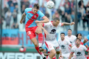 Sarandí, Argentina.- In the photos taken on August 20, 2023, during the match between Arsenal de Sarandí and Instituto de Córdoba in a match valid for the first date of Zone A of the League Cup at the Julio Humberto Stadium Grondona. Instituto beat Arsenal 1-0 as a visitor. The goal was scored by Adrián Martínez, at 21 minutes. On the next date, Arsenal will face Argentinos Juniors, while Instituto will have Atlético Tucumán as a rival.