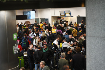 Buenos Aires, Argentina.- En las fotos tomadas el 15 de agosto del 2023, muestra el Aeroparque Jorge Newbery, que registra demoras y cancelaciones en los vuelos. Una medida de fuerza imprevista iniciada por trabajadores de la empresa Intercargo genera demoras y decenas de vuelos cancelados en los aeropuertos de Ezeiza, Aeroparque y en la provincia de Córdoba. Hubo casi 10 mil pasajeros afectados, todos ellos correspondientes a vuelos de las empresas JetSmart y Latam.