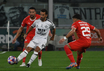 Córdoba, Argentina.- En las fotos tomadas el 15 de agosto del 2023, durante el partido entre Independiente y Central Córdoba de Santiago del Estero, ambos de Primera División, en el cierre de los 16avos de final de la Copa Argentina en el Estadio Mario Alberto Kempes. Independiente eliminó por penales (7-6) a Central Córdoba de Santiago del Estero y se clasificó a los octavos de final de la Copa Argentina. En la próxima instancia el equipo de Avellaneda, se medirá con Estudiantes de La Plata.