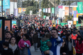 Buenos Aires, Argentina.- En las fotos tomadas el 3 de agosto del 2023, muestra las calles de Buenos Aires. El Gobierno argentino anunció que sube el piso del Impuesto a las Ganancias, una retención que pagan los trabajadores de Argentina derivada de su salario. Según informó en un comunicado el Ministerio de Economía, a cargo de Sergio Massa, "a partir de agosto solo pagarán el Impuesto a las Ganancias las remuneraciones superiores a $700.875 (pesos argentinos)".