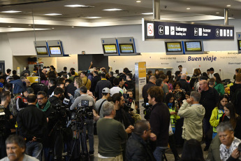 Buenos Aires, Argentina.- En las fotos tomadas el 15 de agosto del 2023, muestra el Aeroparque Jorge Newbery, que registra demoras y cancelaciones en los vuelos. Una medida de fuerza imprevista iniciada por trabajadores de la empresa Intercargo genera demoras y decenas de vuelos cancelados en los aeropuertos de Ezeiza, Aeroparque y en la provincia de Córdoba. Hubo casi 10 mil pasajeros afectados, todos ellos correspondientes a vuelos de las empresas JetSmart y Latam.