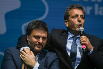 Buenos Aires, Argentina.- En las fotos tomadas el 8 de agosto del 2023, el ministro de Economía Sergio Massa (derecha), acompañó al precandidato a la Jefatura de Gobierno de la ciudad de Buenos Aires, Leandro Santoro (izquierda), en su acto de cierre de campaña en el teatro Gran Rex. A cuatro días de las PASO, Leandro Santoro, candidato por la Unión por la Patria, cerró su campaña. En un discurso, aseguró que dentro de su espacio "no peleamos solo contra un partido político, sino contra un bloque de poder y contra un sistema que hace 16 años está articulado para usar el Estado en beneficio propio".