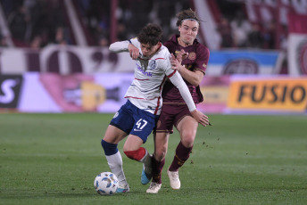 Buenos Aires, Argentina.- En las fotos tomadas el 20 de agosto del 2023, durante el partido entre San Lorenzo y Lanús en un encuentro por la jornada 1 de la Copa de la Liga en el Estadio Ciudad de Lanús. San Lorenzo venció por 1-0 a Lanús como visitante, el gol fue marcado por Adam Bareiro, a los 69 minutos. En la próxima fecha, Lanús se medirá con Newell’s, mientras que San Lorenzo tendrá como rival a Belgrano.