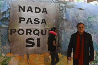 Buenos Aires, Argentina.- En las fotos tomadas el 25 de agosto del 2023, las personas visitan la 11º edición de la feria de arte BADA (Buenos Aires Directo de Artista) en el predio La Rural en Buenos Aires, Argentina. La feria, mantiene su objetivo desde la primera edición, que es vincular en forma directa al artista con el comprador. El sistema de intercambios que propicia, también se ha extendido fuera del país y lleva tres ediciones concretadas con base en Campo Marte (DF México) y en la ciudad de Madrid (España).