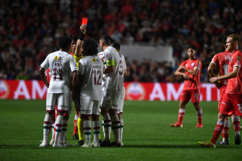 Buenos Aires, Argentina.- En las fotos tomadas el 1 de agosto del 2023, durante el partido entre Argentinos Juniors y Fluminense de Brasil en un encuentro de ida de los octavos de final de la Copa Libertadores de América en el estadio Diego Armando Maradona. El duelo terminó 1-1, por lo que se definirá en Río de Janeiro el martes que viene.