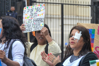 Jujuy, Argentina.- En las fotos tomadas el 18 de septiembre del 2023, docentes de nivel inicial y primario de Jujuy marcharon para reclamar al Gobierno de Gerardo Morales "la devolución de los días de paro" descontados de sus haberes y la "exigencia" de que el pago sea "inmediato" para resarcir los perjuicios sufridos por esos "descuentos indebidos", en el marco del primer día de una huelga de 48 horas sin asistencia a los lugares de trabajo.