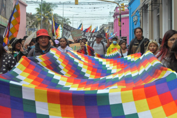 Jujuy, Argentina.- En las fotos tomadas el 18 de septiembre del 2023, comunidades indígenas que integran el Tercer Malón de la Paz marcharon en Jujuy en repudio a la reforma Constitucional y anunciaron que presentarán pedidos a los diferentes bloques legislativos para que se abstengan de sesionar por proyectos vinculados con la iniciativa oficial. La reforma, impulsada por el gobernador Gerardo Morales, fue aprobada y jurada el 20 de junio, cuando se desató una brutal represión policial contra manifestantes que causó numerosos detenidos y heridos.