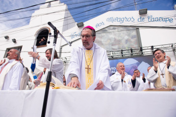 Buenos Aires, Argentina.- In the photos taken on September 5, 2023, the Team of Priests from poor towns and neighborhoods of Buenos Aires and Greater Buenos Aires participate in a mass "in reparation for the outrages" to the figure of Pope Francis spilled during the electoral campaign, in particular by the presidential candidate of La Libertad Avanza (LLA), Javier Milei.