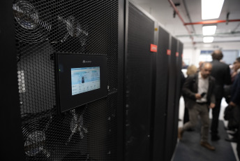 Buenos Aires, Argentina.- En las fotos tomadas el 27 de septiembre del 2023, muestra la supercomputadora Clementina XXI, una de las cien más poderosas del mundo con una capacidad de cálculo de 15,4 petaflops, y que fue instalada en la sede del Servicio Meteorológico Nacional (SMN).