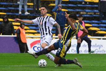 Rosario, Argentina.- In the photos taken on September 3, 2023, during the match between Rosario Central and Talleres, from Córdoba at Gigante de Arroyito, for the third date of Zone A of the League Cup. Rosario Central defeated Talleres 2-0. The goals were converted by the offensive midfielders Jaminton Campaz and Ignacio Malcorra, at the end of the first half.