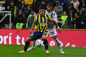 Rosario, Argentina.- In the photos taken on September 3, 2023, during the match between Rosario Central and Talleres, from Córdoba at Gigante de Arroyito, for the third date of Zone A of the League Cup. Rosario Central defeated Talleres 2-0. The goals were converted by the offensive midfielders Jaminton Campaz and Ignacio Malcorra, at the end of the first half.