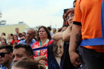 Misiones.- En la foto tomada el 18 de septiembre de 2023, el ministro de Economía y candidato presidencial de Unión por la Patria (UxP), Sergio Massa, volvió a defender el federalismo y el rol del Estado nacional, y en este sentido advirtió que la iniciativa de Javier Milei de eliminar la coparticipación es dejar a las provincias “a la buena de Dios”, sin posibilidad de afrontar las inversiones y los proyectos que tienen en marcha, dijo durante un acto en Misiones.