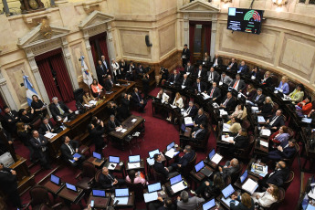 Buenos Aires, Argentina.- En las fotos tomadas el 28 de septiembre del 2023, el Senado de la Nación convirtió en ley la reforma del Impuesto a las Ganancias impulsada por el ministro de Economía y candidato presidencial, Sergio Massa. De esta manera, se elevó el piso del Mínimo No Imponible a casi dos millones de pesos, lo que equivale a quince salarios mínimos, vital y móvil y que regirá a partir de 2024.