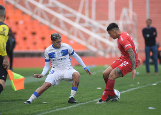 Mendoza, Argentina.- En las fotos tomadas el 17 de septiembre del 2023, durante el partido entre Godoy Cruz y Belgrano por la cuarta fecha de la Zona B de la Copa de la Liga en el Estadio Malvinas Argentinas. Godoy Cruz de Mendoza igualó sin goles con Belgrano de Córdoba en un encuentro marcado por la violencia, ya que hubo incidentes dentro y fuera del estadio. Hubo disparos, gases, corridas, piedrazos y familias amontonadas en la tribuna popular que fueron trasladados a la platea lindante.