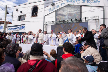 Buenos Aires, Argentina.- In the photos taken on September 5, 2023, the Team of Priests from poor towns and neighborhoods of Buenos Aires and Greater Buenos Aires participate in a mass "in reparation for the outrages" to the figure of Pope Francis spilled during the electoral campaign, in particular by the presidential candidate of La Libertad Avanza (LLA), Javier Milei.