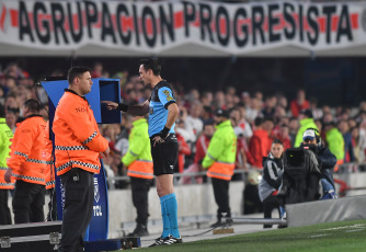 Buenos Aires, Argentina.- En las fotos tomadas el 21 de septiembre del 2023, durante el partido entre River Plate y Atlético Tucumán en el estadio Mas Monumental, en el cierre de la quinta fecha de la Zona A de la Copa de la Liga Profesional. Con el gol de Salomón Rondón, River Plate venció a Atlético Tucumán 1-0, salvó su histórico registro de victorias en el Monumental y evitó quedar en cero en casa por primera vez en la era Martín Demichelis.