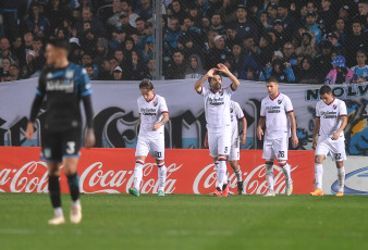 Buenos Aires, Argentina.- En las fotos tomadas el 20 de septiembre del 2023, durante el partido entre Racing y Newell's en el estadio Presidente Perón de Avellaneda, en un encuentro válido por la quinta jornada de la Zona B de la Copa de la Liga Profesional. Racing venció 2-1 a Newell’s y es único líder de la Zona B. En la próxima jornada Racing visitará a Godoy Cruz. Mientras que Newell’s recibirá a Estudiantes de La Plata.