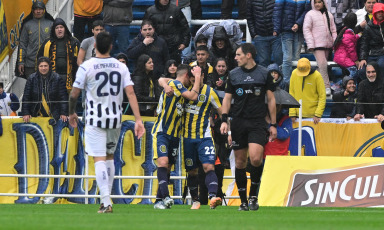 Rosario, Argentina.- In the photos taken on September 3, 2023, during the match between Rosario Central and Talleres, from Córdoba at Gigante de Arroyito, for the third date of Zone A of the League Cup. Rosario Central defeated Talleres 2-0. The goals were converted by the offensive midfielders Jaminton Campaz and Ignacio Malcorra, at the end of the first half.