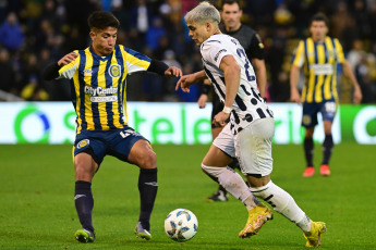 Rosario, Argentina.- In the photos taken on September 3, 2023, during the match between Rosario Central and Talleres, from Córdoba at Gigante de Arroyito, for the third date of Zone A of the League Cup. Rosario Central defeated Talleres 2-0. The goals were converted by the offensive midfielders Jaminton Campaz and Ignacio Malcorra, at the end of the first half.