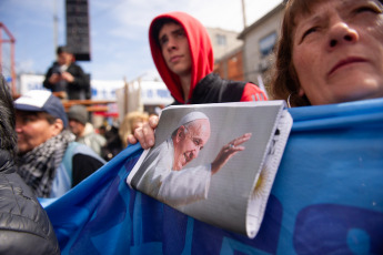 Buenos Aires, Argentina.- In the photos taken on September 5, 2023, the Team of Priests from poor towns and neighborhoods of Buenos Aires and Greater Buenos Aires participate in a mass "in reparation for the outrages" to the figure of Pope Francis spilled during the electoral campaign, in particular by the presidential candidate of La Libertad Avanza (LLA), Javier Milei.