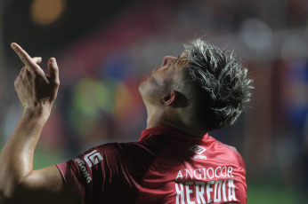 Buenos Aires, Argentina.- En las fotos tomadas el 21 de septiembre del 2023, durante el partido entre Argentinos Juniors y Talleres de Córdoba en el Estadio Diego Armando Maradona por la quinta fecha de la Zona A de la Copa de la Liga. Argentinos logró un importante triunfo ante Talleres, venció 3-1 y se subió a la punta de la Zona A -la comparte con Independiente- de la Copa de la Liga Profesional. El Bicho suma dos victorias consecutivas desde la llegada de Pablo Guede.