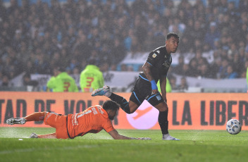 Buenos Aires, Argentina.- En las fotos tomadas el 20 de septiembre del 2023, durante el partido entre Racing y Newell's en el estadio Presidente Perón de Avellaneda, en un encuentro válido por la quinta jornada de la Zona B de la Copa de la Liga Profesional. Racing venció 2-1 a Newell’s y es único líder de la Zona B. En la próxima jornada Racing visitará a Godoy Cruz. Mientras que Newell’s recibirá a Estudiantes de La Plata.