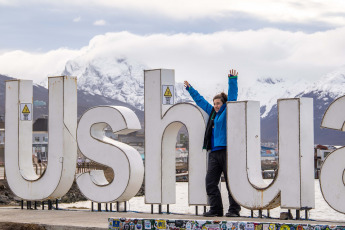 Tierra del Fuego, Argentina.- En las fotos tomadas el 25 de septiembre del 2023, muestra la ciudad portuaria de Ushuaia, Argentina. El gobierno de Tierra del Fuego dio por iniciada la temporada de cruceros turísticos 2023/2024 y anunció que se espera un período récord con 548 recaladas y 195 mil cruceristas que arribarán al puerto de la ciudad.