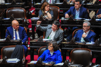 Buenos Aires, Argentina.- En las fotos tomadas el 19 de septiembre del 2023, la Cámara de Diputados debatió el proyecto de ley de la reforma del Impuesto a las Ganancias elaborado por el Poder Ejecutivo, cuya sanción quedó asegurada dado que el Frente de Todos construyó una mayoría con bloques provinciales y los libertarios. El diputado y candidato presidencial de La Libertad Avanza, Javier Milei, votó a favor, sin embargo agregó que con la iniciativa, el gobierno "va intentar sacar un rédito electoral".