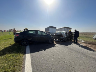 Córdoba, Argentina.- En las fotos tomadas el 11 de septiembre del 2023, muestra un choque múltiple en la ruta provincial 13, entre Villa del Rosario y Luque, en el departamento cordobés de Río Segundo. Dos personas murieron en accidentes ocurridos en la ruta provincial 13, entre las localidades cordobesas de Villa del Rosario y Luque, y sobre la autopista Rosario-Córdoba, donde colisionaron al menos unos 30 vehículos en cadena, y ambos choques fueron provocados por una nube de tierra originada por fuertes vientos que soplaron en esas zonas del país.