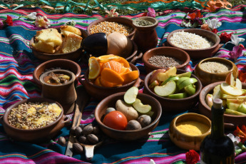 Buenos Aires, Argentina.- En las fotos tomadas el 31 de agosto del 2023, integrantes de pueblos originarios realizan la celebracion de la Pachamama en la Isla Martin Garcia. Con ofrendas, sahumos y sonidos de caracolas sagradas, pueblos originarios celebraron la Pachamama en este lugar considerado una "joya ambiental" en medio del Río de la Plata, con una ceremonia ancestral donde se abrió una boca en la tierra para convidarla con alimentos.