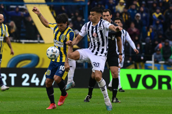 Rosario, Argentina.- In the photos taken on September 3, 2023, during the match between Rosario Central and Talleres, from Córdoba at Gigante de Arroyito, for the third date of Zone A of the League Cup. Rosario Central defeated Talleres 2-0. The goals were converted by the offensive midfielders Jaminton Campaz and Ignacio Malcorra, at the end of the first half.