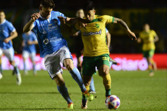 Santa Fe, Argentina.- En las fotos tomadas el 6 de septiembre del 2023, durante el partido entre Defensa y Justicia y Estudiantes, de Río Cuarto en el Estadio Brigadier General Estanislao López. Defensa y Justicia se clasificó a los cuartos de final de la Copa Argentina tras superar por penales (6-5) a Estudiantes de Río Cuarto luego de empatar sin goles en el tiempo reglamentario.